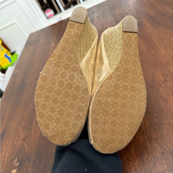 Lilly Pulitzer Gold Leather Metallic Wedge Heels Size 10M - Picture 8 of 9
